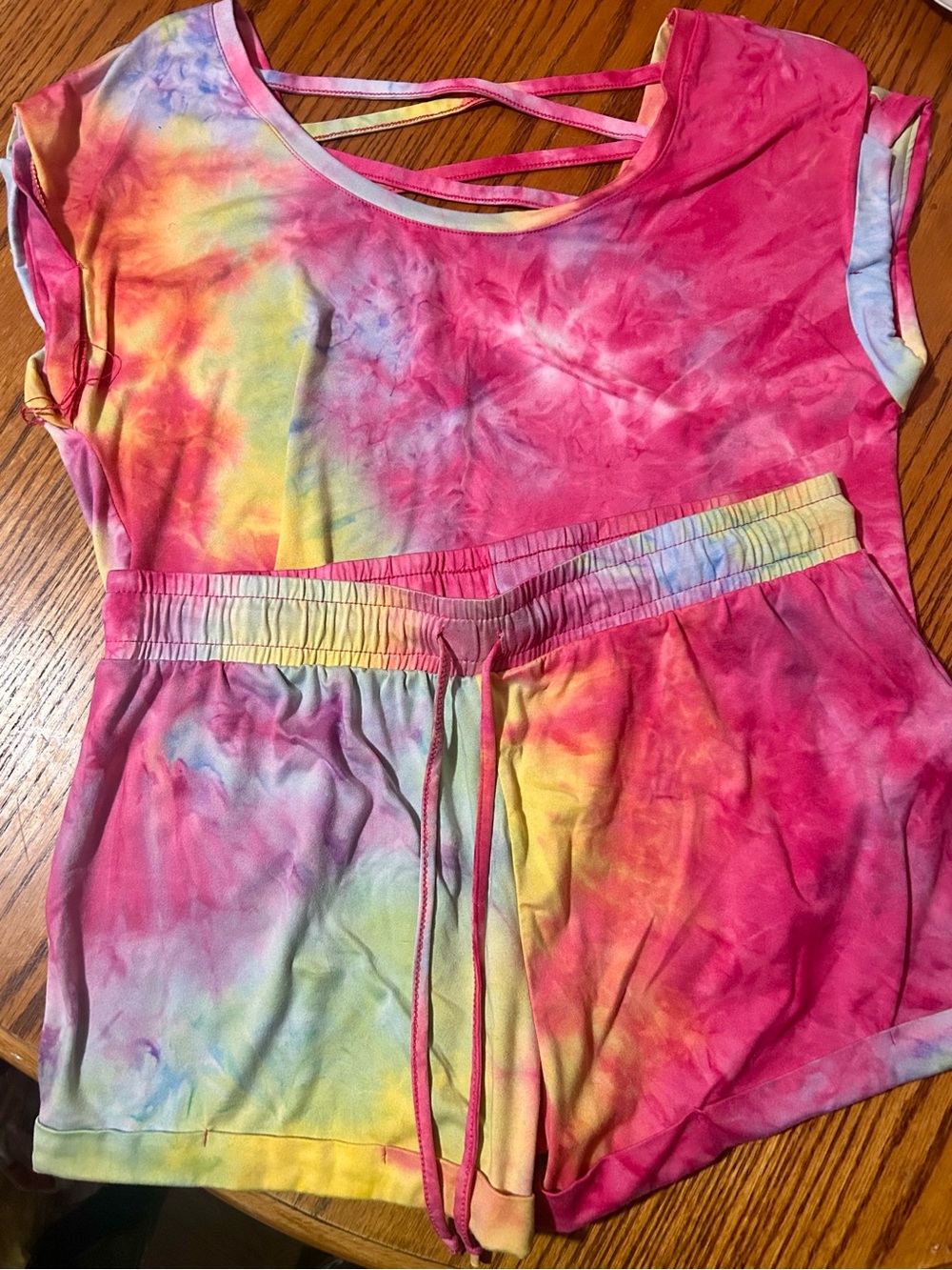 Tie Dye 2 piece set - Size XL - Shorts and T shirt